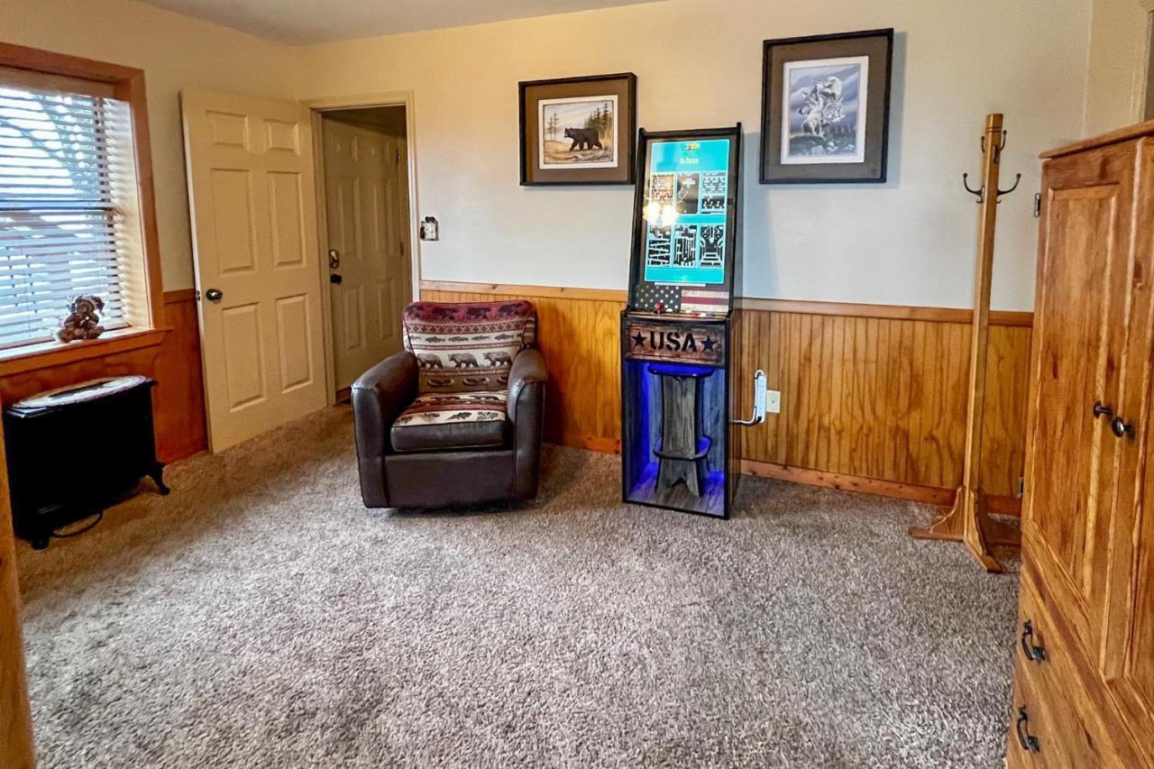 Smoky Mountain Retreat With Hot Tub, Arcade Games Villa Pigeon Forge Ngoại thất bức ảnh